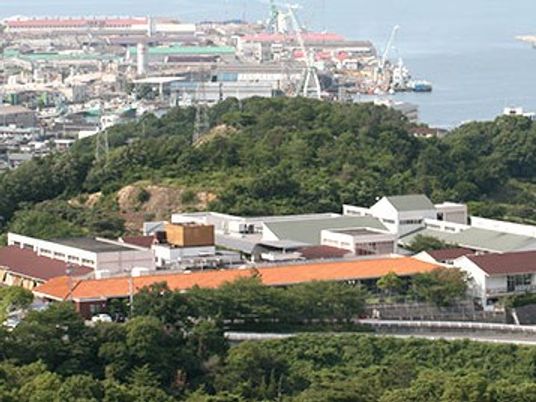 海沿いの施設外観  