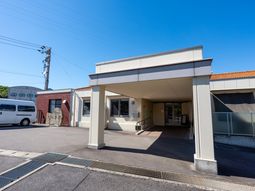 施設の正面玄関  