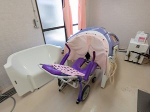 機械浴のある浴室  