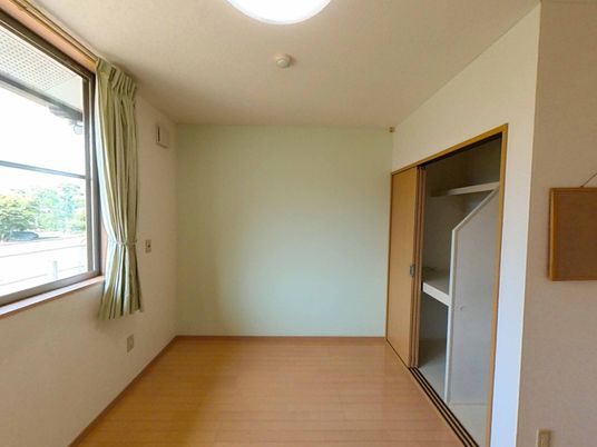 日差し入る居室