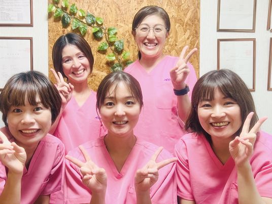 笑顔のスタッフ集合  