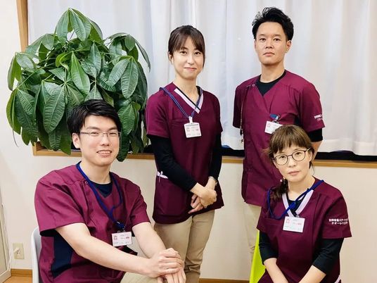 スタッフ4人の集合  