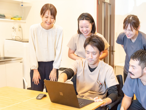 笑顔のスタッフたち