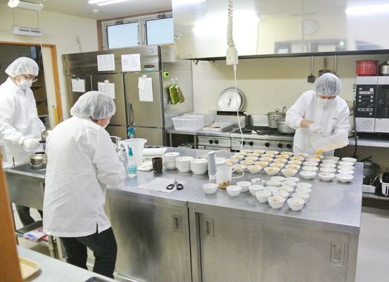 調理中のキッチン