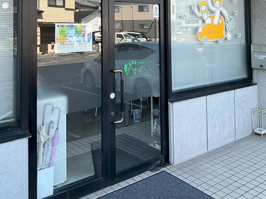 玄関のガラス扉  