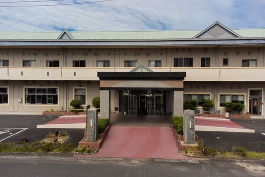 立派な建物の外観