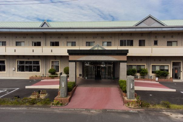 立派な建物の外観