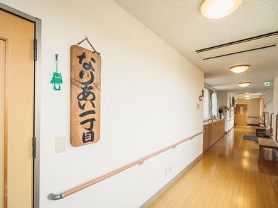 廊下と案内板