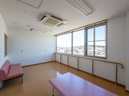 広々明るい居室空間