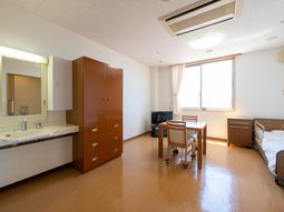 広々とした明るい居室