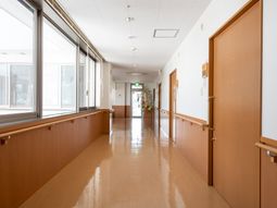 廊下の明るい空間