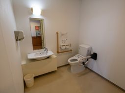 手すり付きトイレ設備