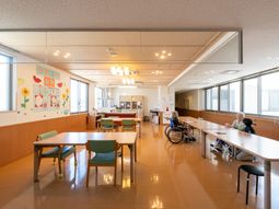 明るい食堂空間