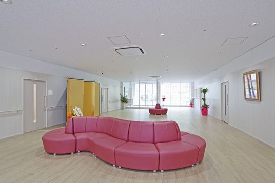 広々としたラウンジ
