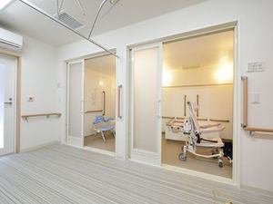 明るい機能訓練室  