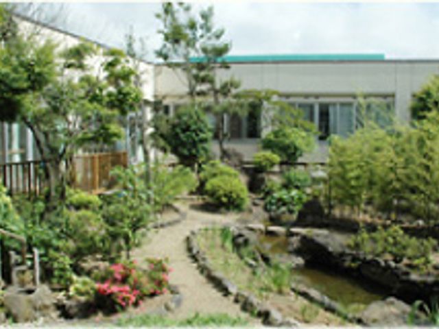 緑豊かな庭園 庭 自然の美しさを感じられる庭園です。リラックスしながら散策をお楽しみください。