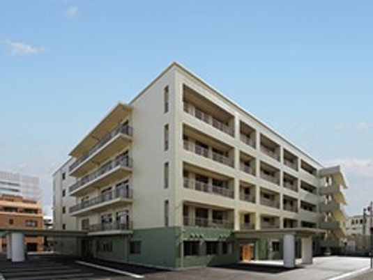 外観の建物全景  