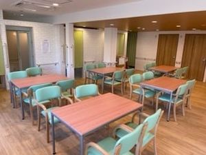 明るい空間の食堂