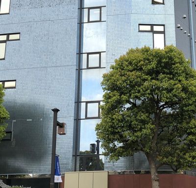 現代的なファサードの建物