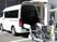 送迎車と車いすの乗降場  