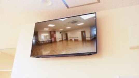 テレビ設置された壁