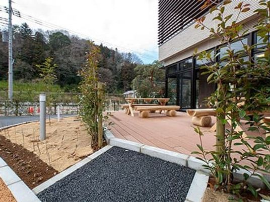 庭のウッドデッキ  