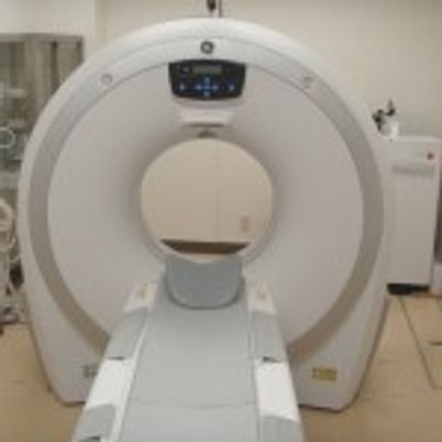 最新の機械が並ぶ室内