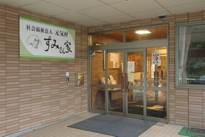 看板付きのエントランス