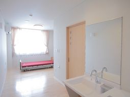 明るい個室の居室