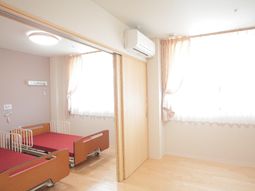 安全なベッドの居室
