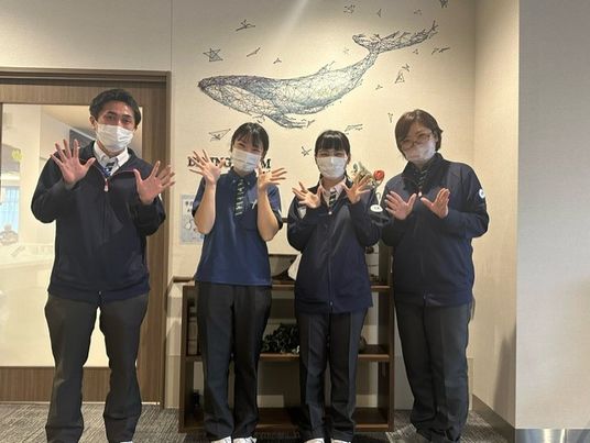 元気なスタッフと心地よいロビー