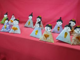 手作りの人形ディスプレイ