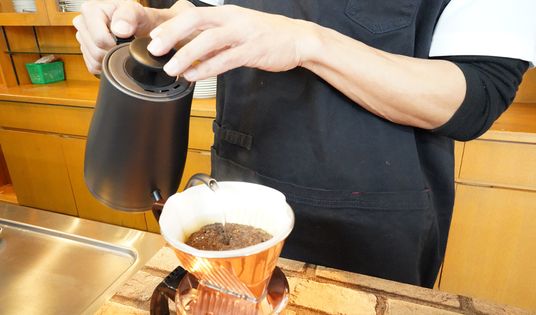スタッフのコーヒー準備