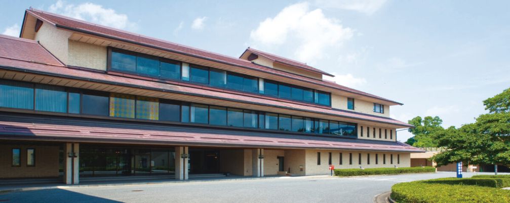広々とした建物の外観