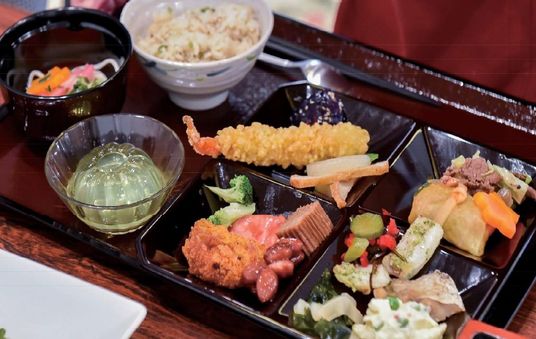 彩り豊かな料理の盛り合わせ