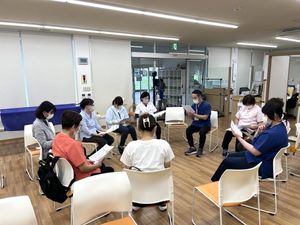 スタッフ研修中のラウンジ  