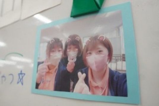 笑顔のスタッフの写真
