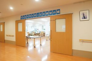 広い入口の廊下