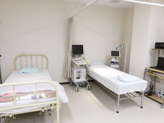 機能訓練室のベッド  