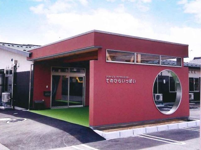 円形窓が特徴の外観 外観   開放感ある円形窓が印象的な外観です。空間の広がりを感じられます。