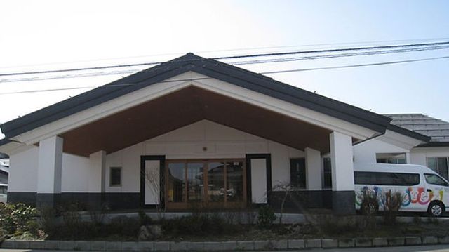 広い平屋の外観 外観 広々とした平屋の建物が特徴の外観です。周囲の環境と調和し、明るい雰囲気を醸し出しています。