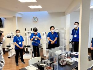 スタッフが集う機能訓練室