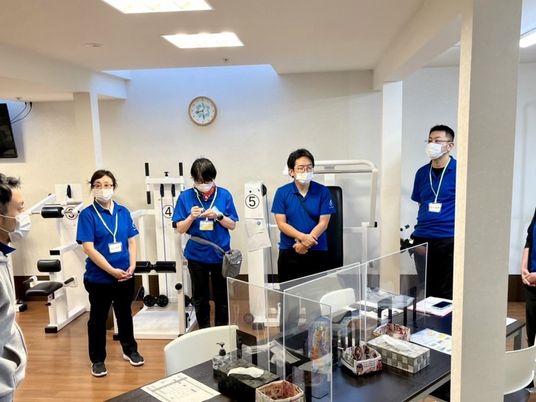 スタッフが集う機能訓練室