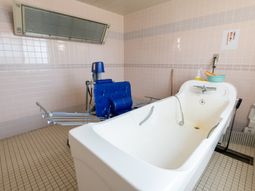 バリアフリーの浴室設備