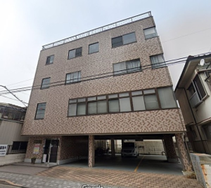 立派な建物の外観