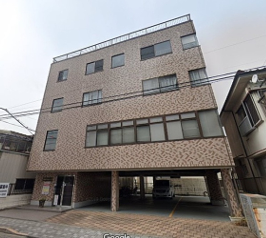 立派な建物の外観