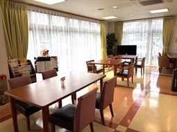 明るい食堂の様子