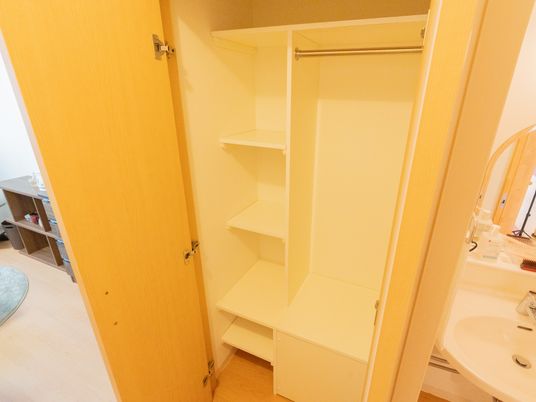 収納が充実したクローゼット