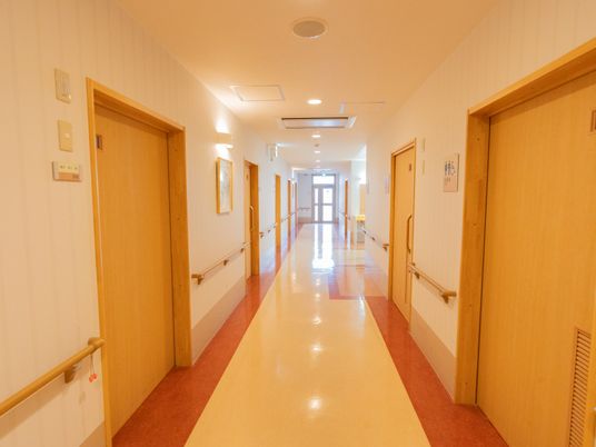 手すり付きの廊下