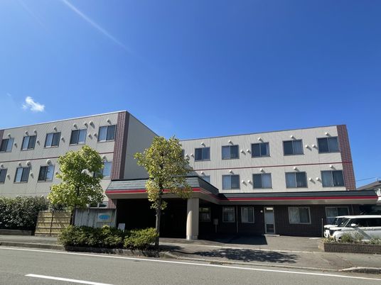 青空の建物外観  